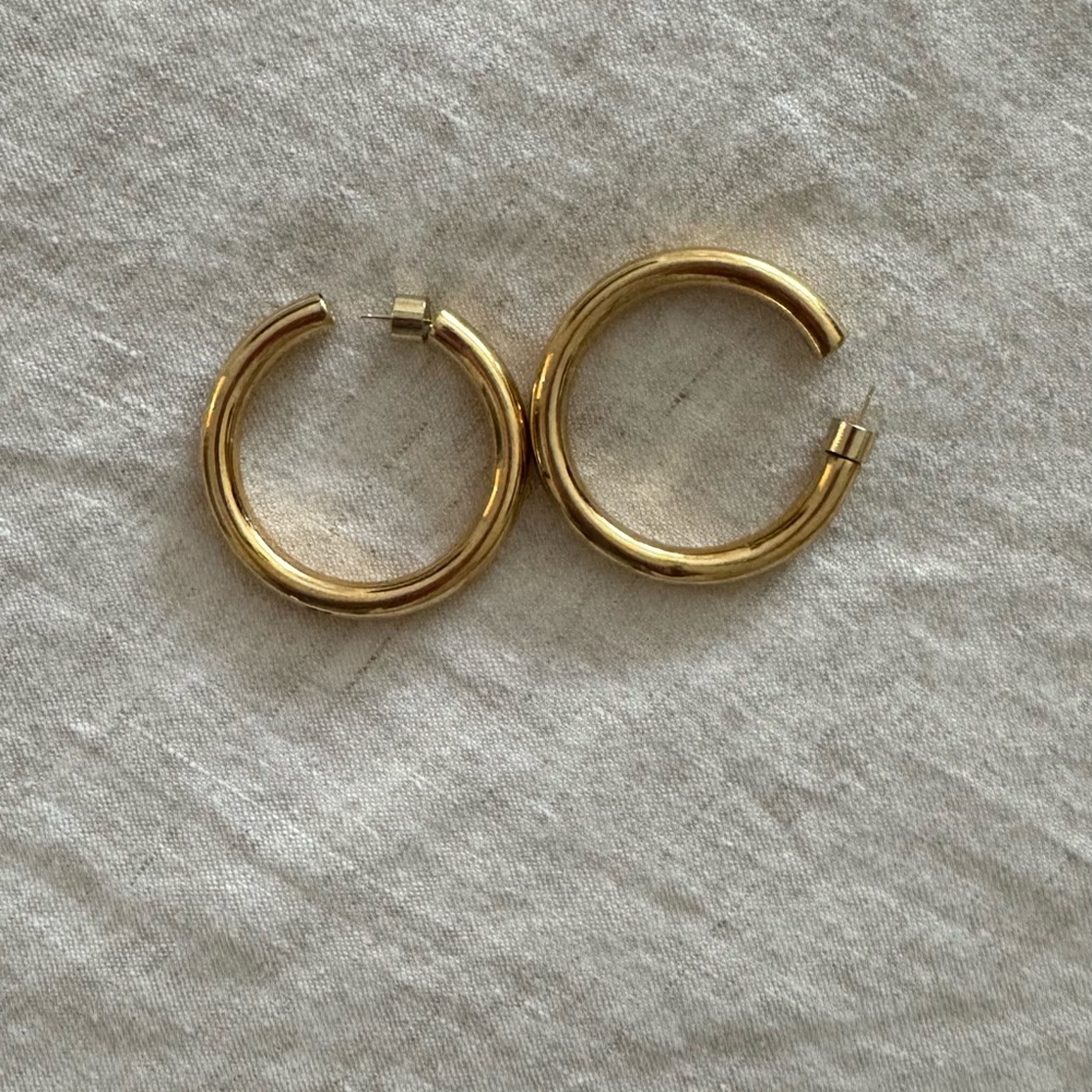 Elegant Gold Hoop Earrings